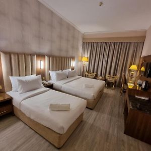 Vista Square Hotel